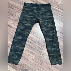 Athleta 7/8 Green Camo Leggings size large